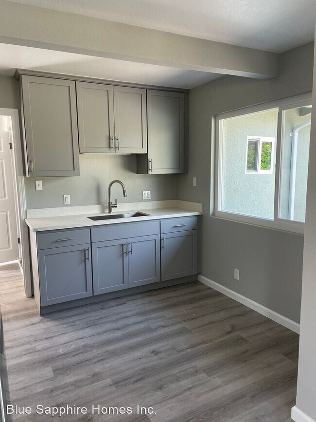 Building Photo - 3 br, 2 bath House - 1285 Russell Way