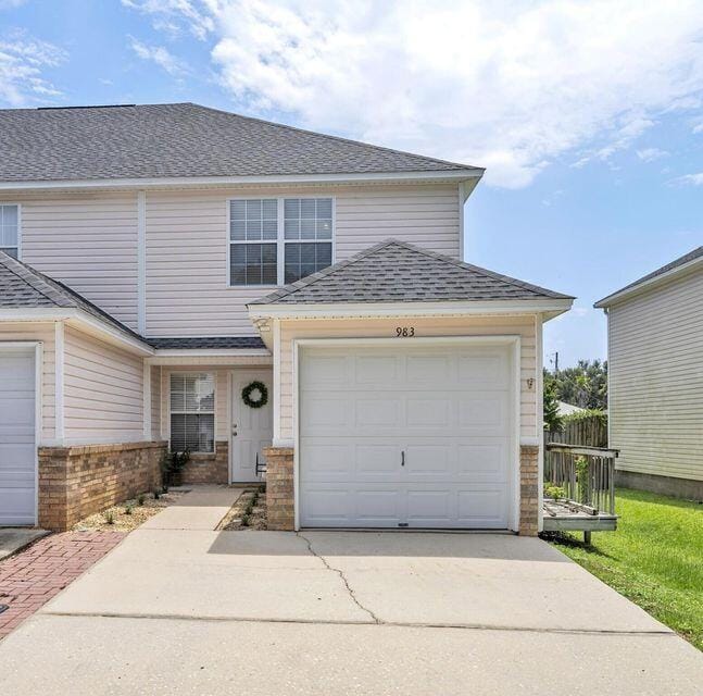 Primary Photo - 983 Scenic Oak Ln