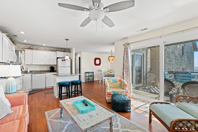 Photo - 618 N Waccamaw Dr Apartment