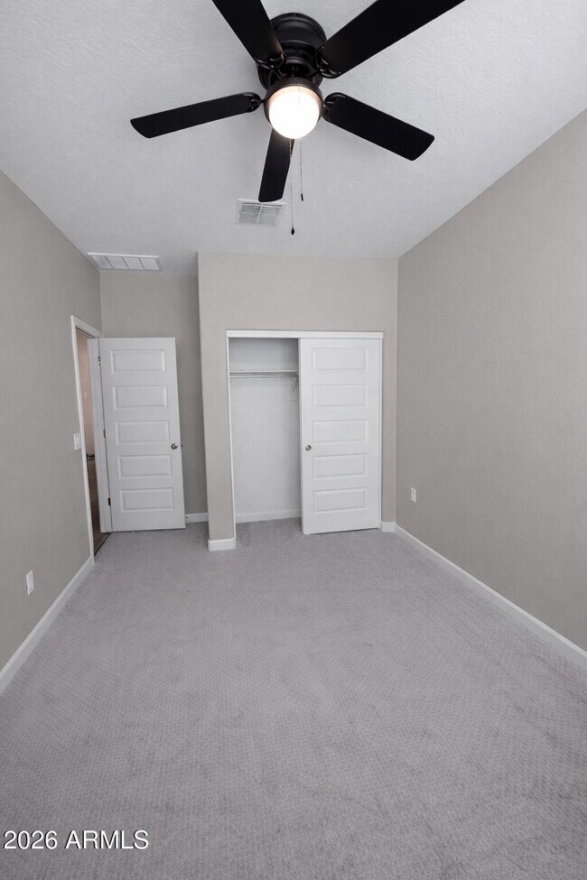 Foto del edificio - 24208 W Ripple Rd