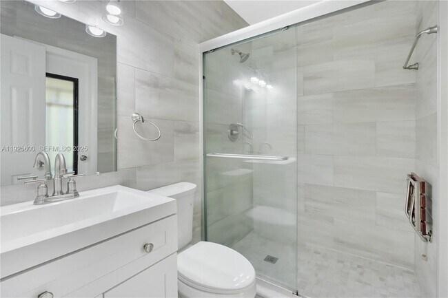 Building Photo - 3225 SW 94th Ave