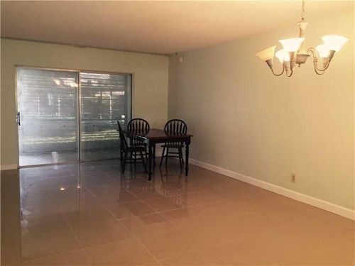 Building Photo - 7897 Golf Cir Dr