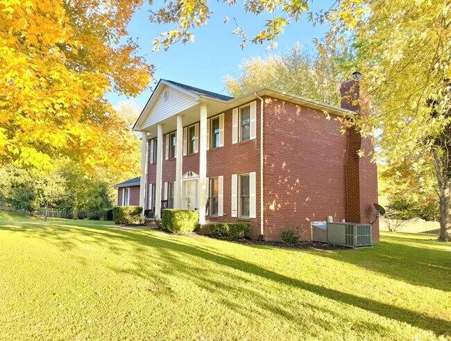 Building Photo - 1402 E Rhett Butler Rd