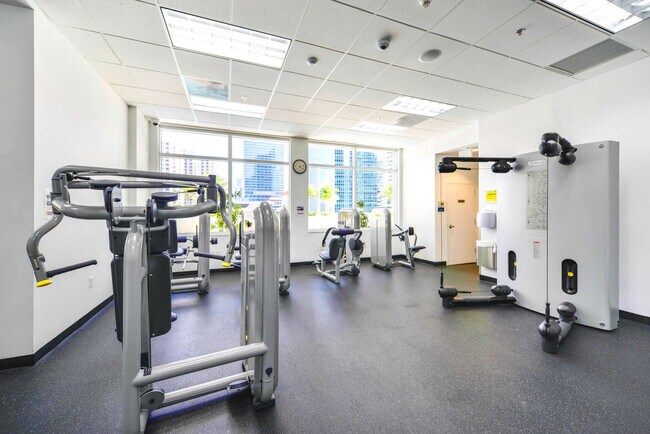 Building Photo - 1 SE 12th St