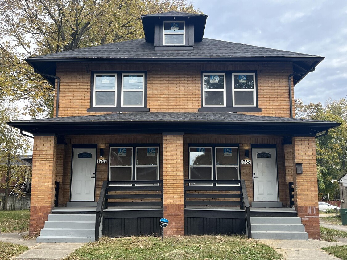 Primary Photo - 1756 E Mound St