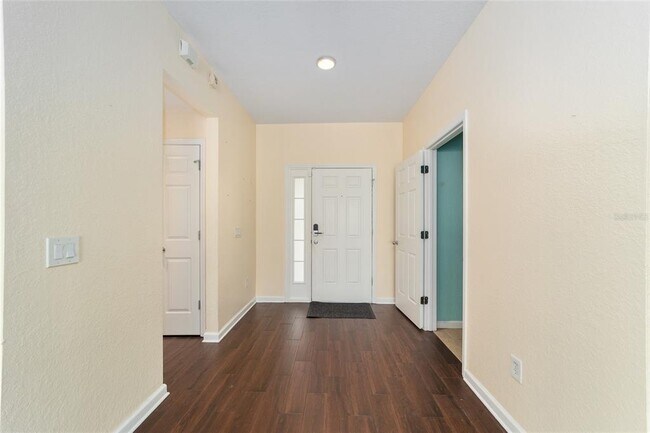 Building Photo - 3955 SW 57th Ct
