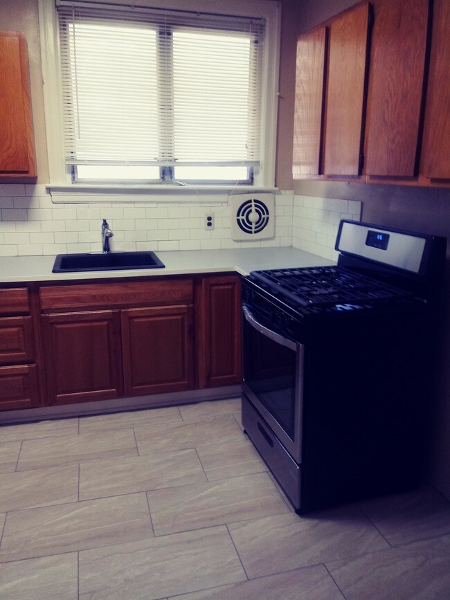 Foto del edificio - 163 W Godfrey Ave