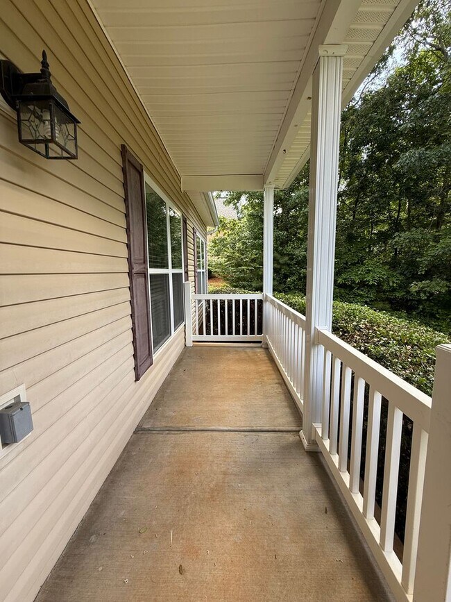 Foto del edificio - Nicely appointed ranch on almost 1/2 acre!