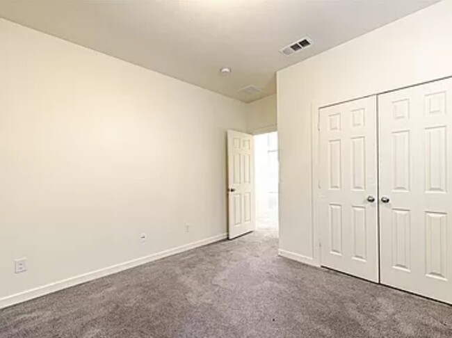 Building Photo - 2937 Marsh Dr