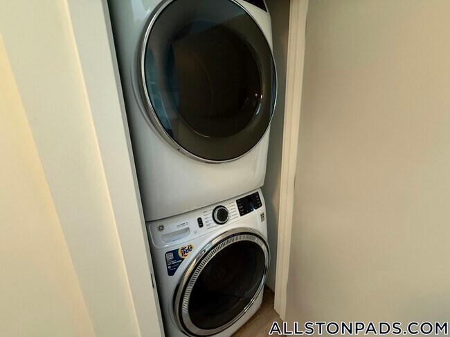 Foto del edificio - 1079 Commonwealth Ave