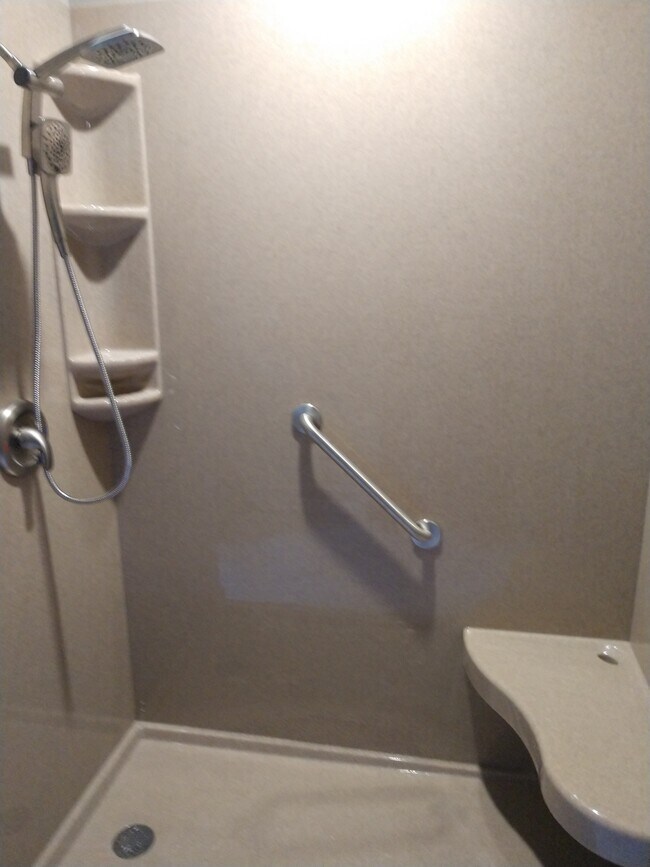 Walk in Shower - 1744 Oshea Rd