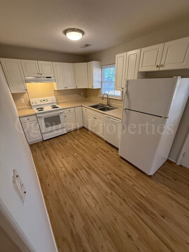 Foto del edificio - 2725 Laguna Ave