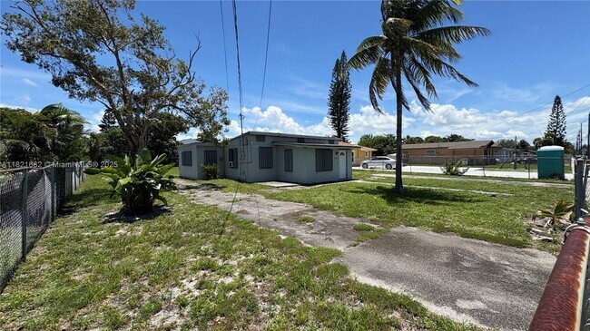 Foto del edificio - 2432 NW 20th St