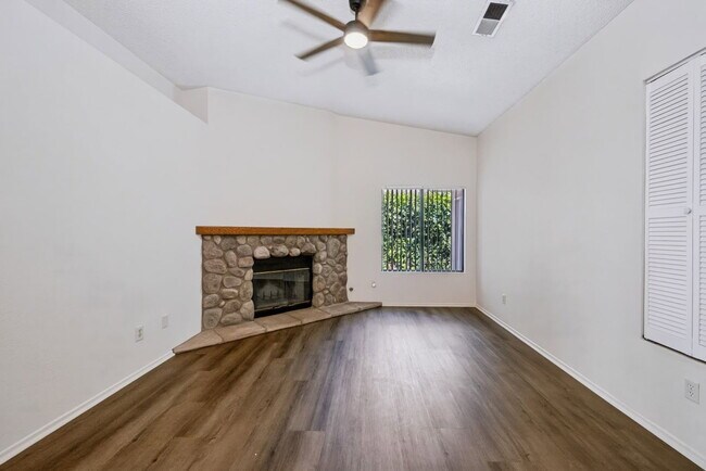 Foto del edificio - 26214 Lazy Creek Rd