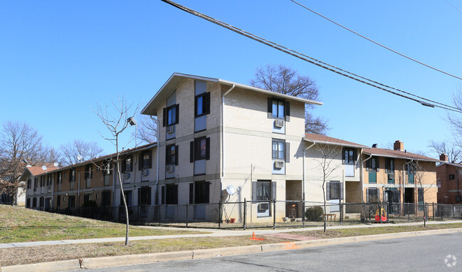 Building Photo - Woodland Terrace