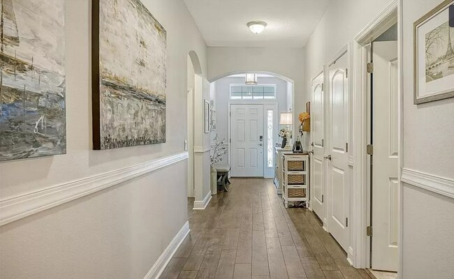 Pasillo - 727 129th St NE