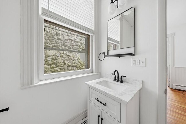 Foto del edificio - 245 Clinton St
