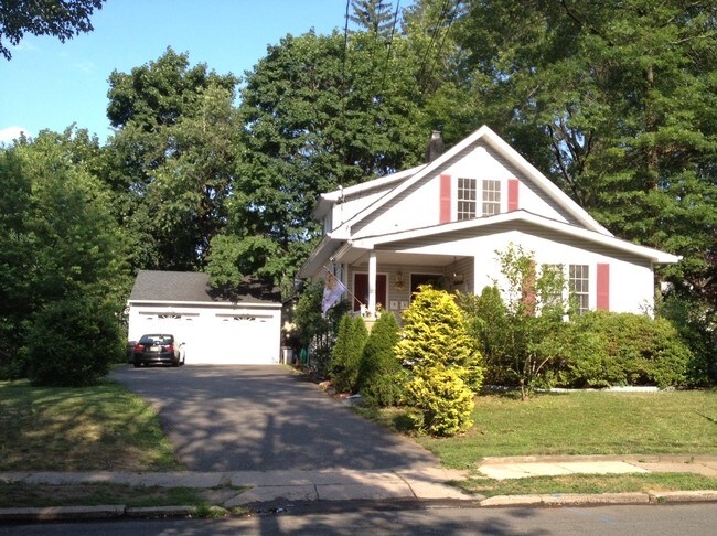 Building Photo - 33 7th Ave