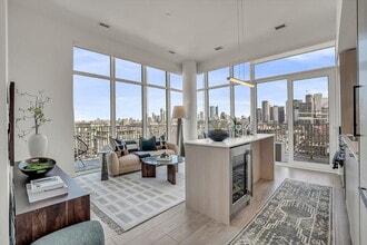 Building Photo - 88 Bathurst St