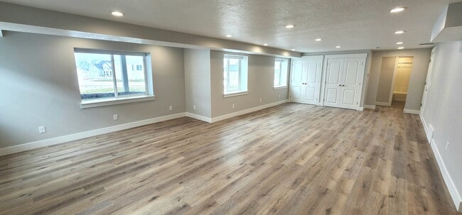 Building Photo - 1552 S 210 W