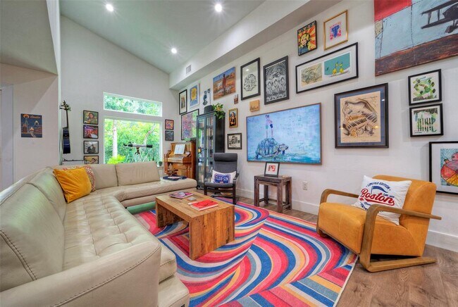 Foto del edificio - 8302 Reeda Ln