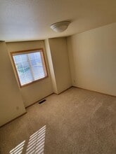 Building Photo - 975 N River Rock Dr