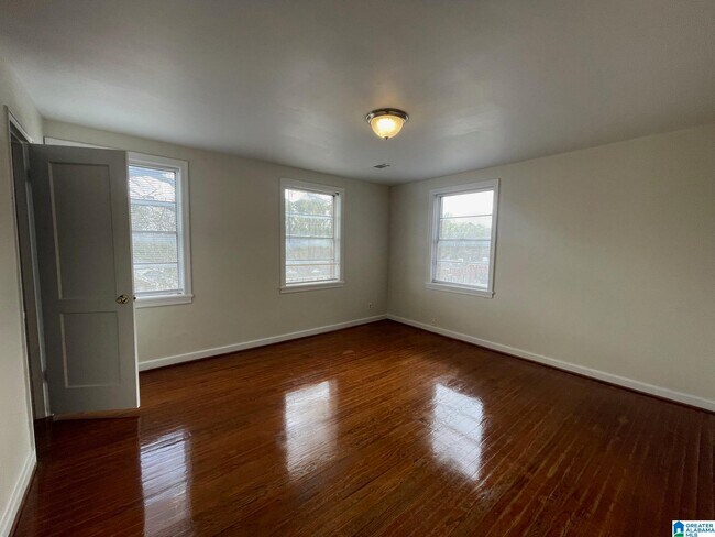 Foto del edificio - 1740 Valley Ave