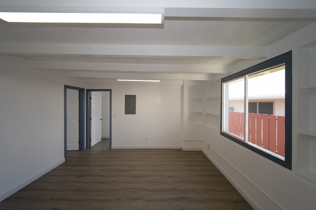 Building Photo - 1957 Hoohai St