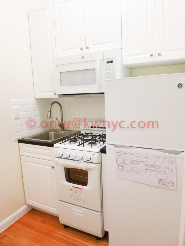 Primary Photo - 303 E 90th St