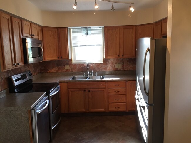 KITCHEN HAS UPDATED APPLIANCES - 2816 Independence St