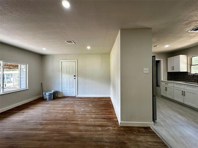 Building Photo - 8131 Herschelwood St
