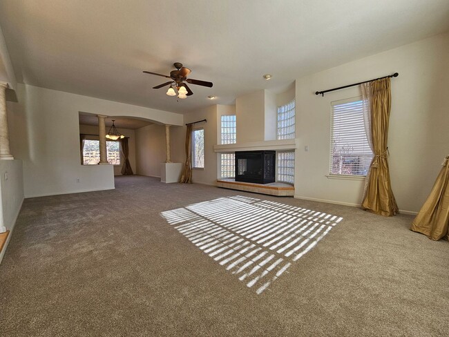 Foto del edificio - Executive Style Home in Desirable Broadlands!