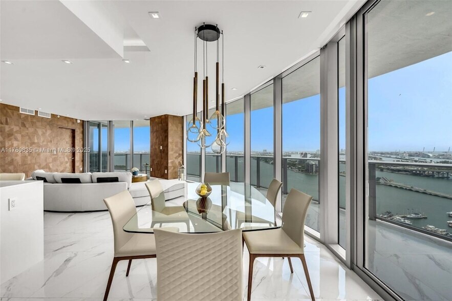 Foto principal - 488 NE 18th St