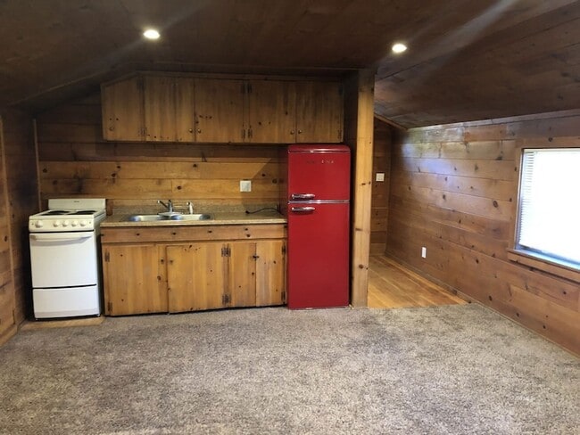 Building Photo - 54100 Pine Crest Ave