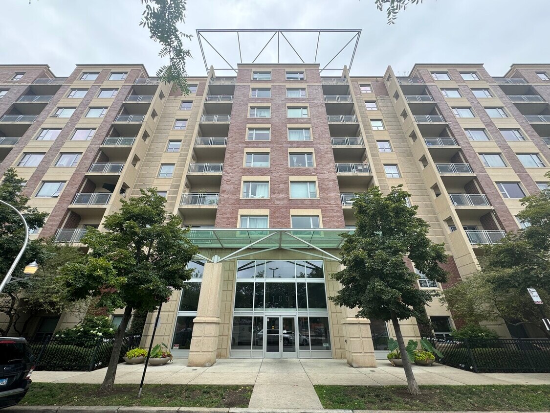 Primary Photo - 100 N Hermitage Ave