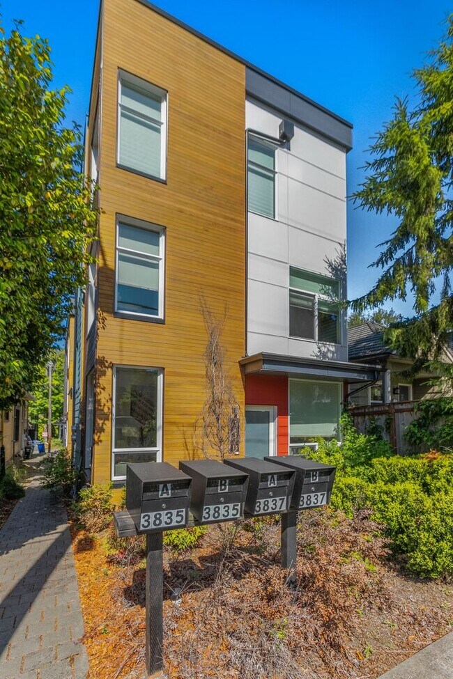 Foto del edificio - 3bd/1.75ba Seattle Townhome