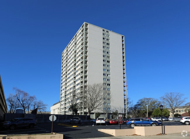 Building - 1520 Senate St