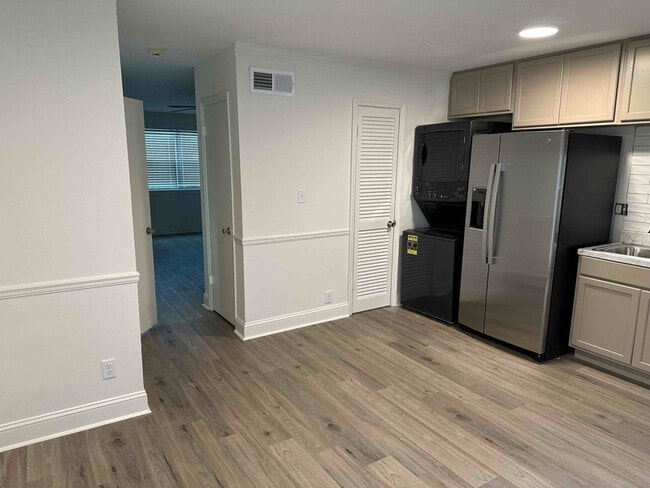 Foto del edificio - 2501 Redwood Ct