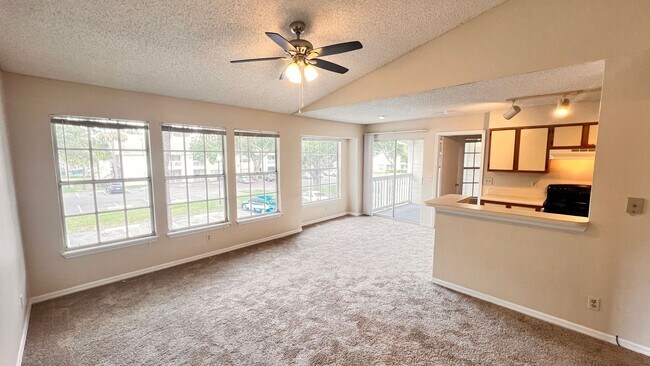 Foto del edificio - Available NOW! Charming 2 BD / 2 BA in Orl...