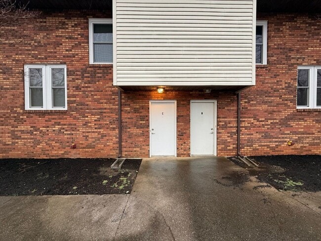 Building Photo - 2023 Belle Terra Rd