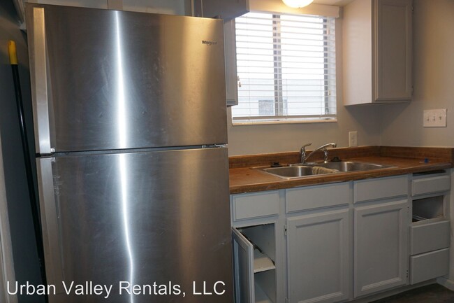 Building Photo - 8281 Ivy Dr