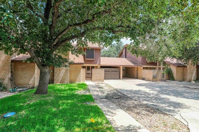 Building Photo - 713 E Del Mar Blvd