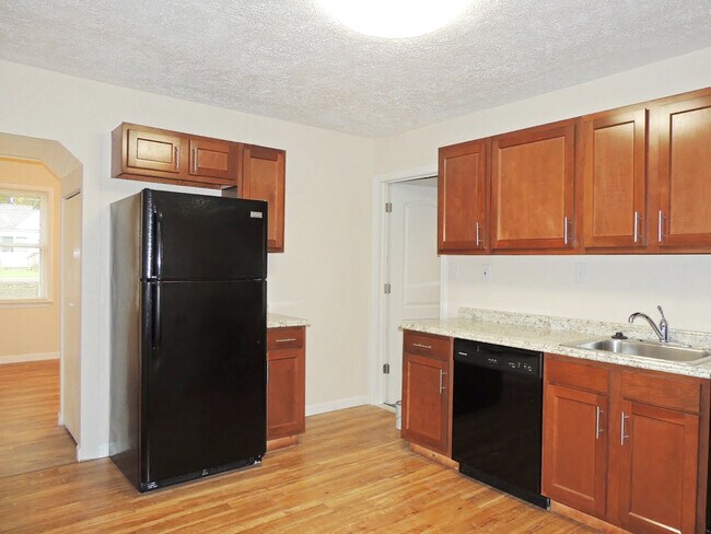 Foto del edificio - 3 Bed - 1.5 Bath Bungalow for Rent in Eastlake | Enchanting!