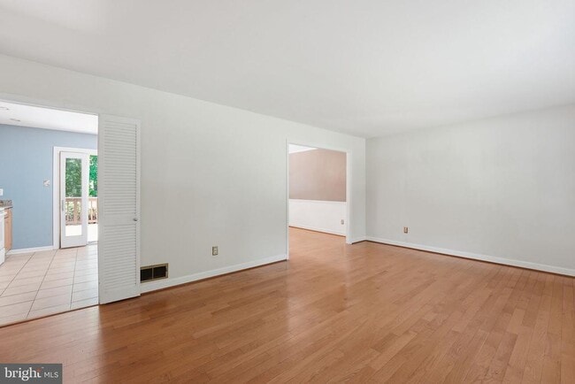 Building Photo - 8609 Woodview Dr