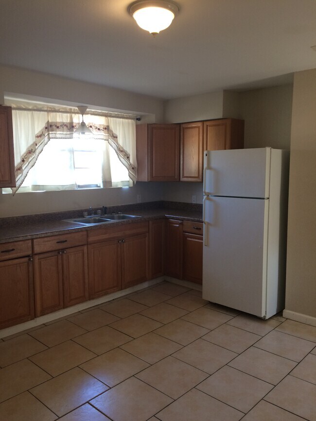 Building Photo - 2350 Lyndell Dr