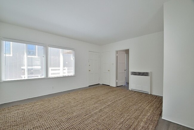 Building Photo - 321