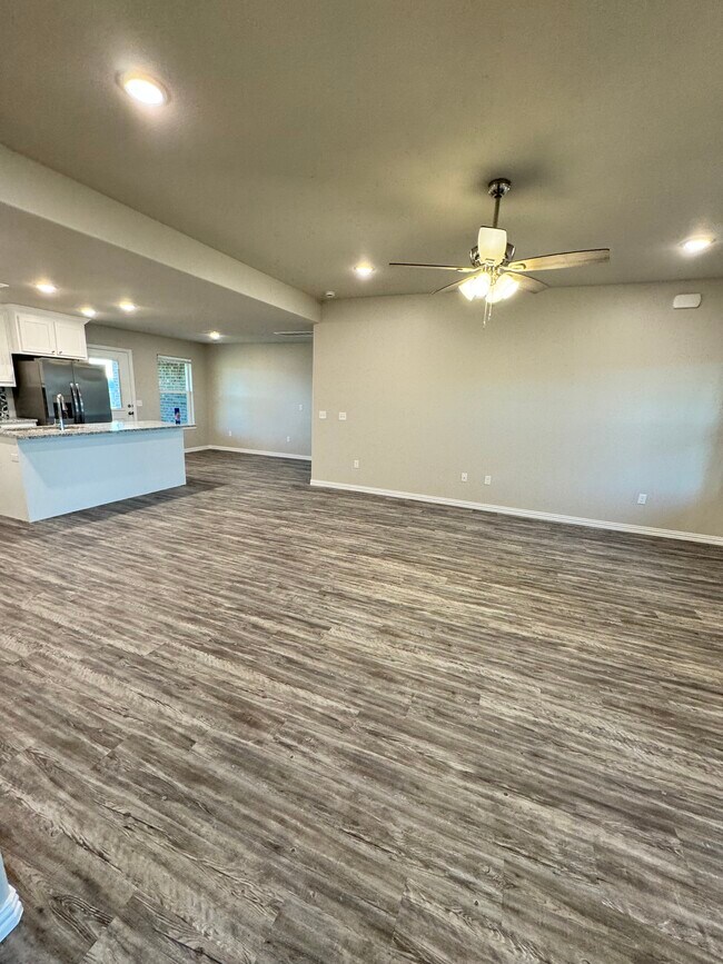 Planta abierta - 3609 Gallant Fox Ave