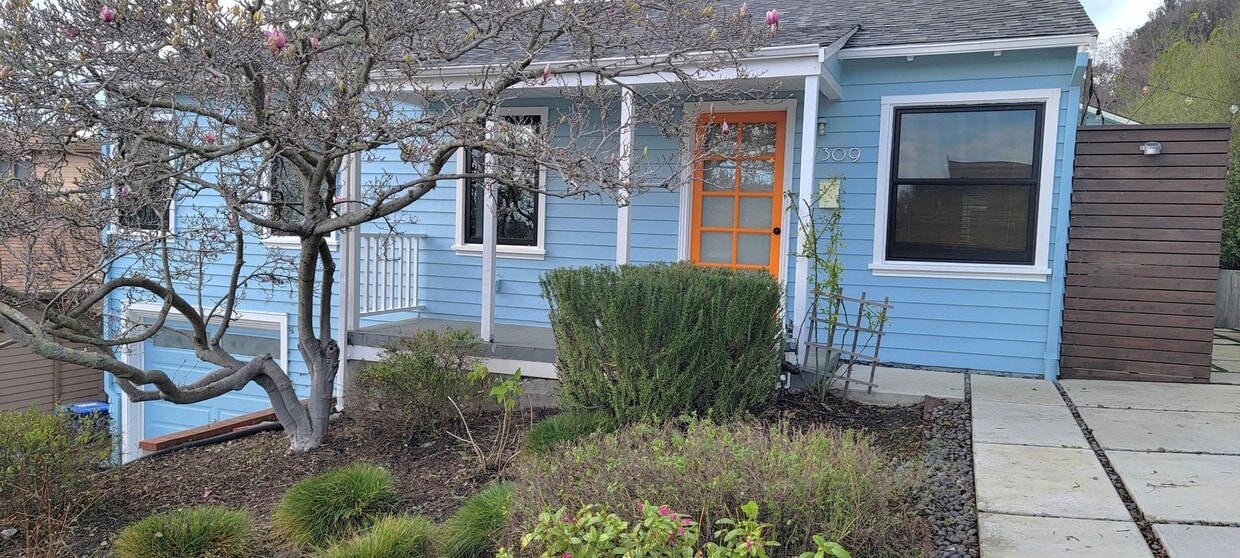 Primary Photo - A stunning 4 bedroom, 2 bathroom Single-Fa...