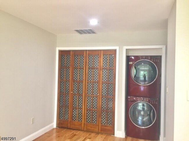 Foto del edificio - 72 Heritage Ct