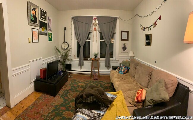 Foto del edificio - 108 Hyde Park Ave